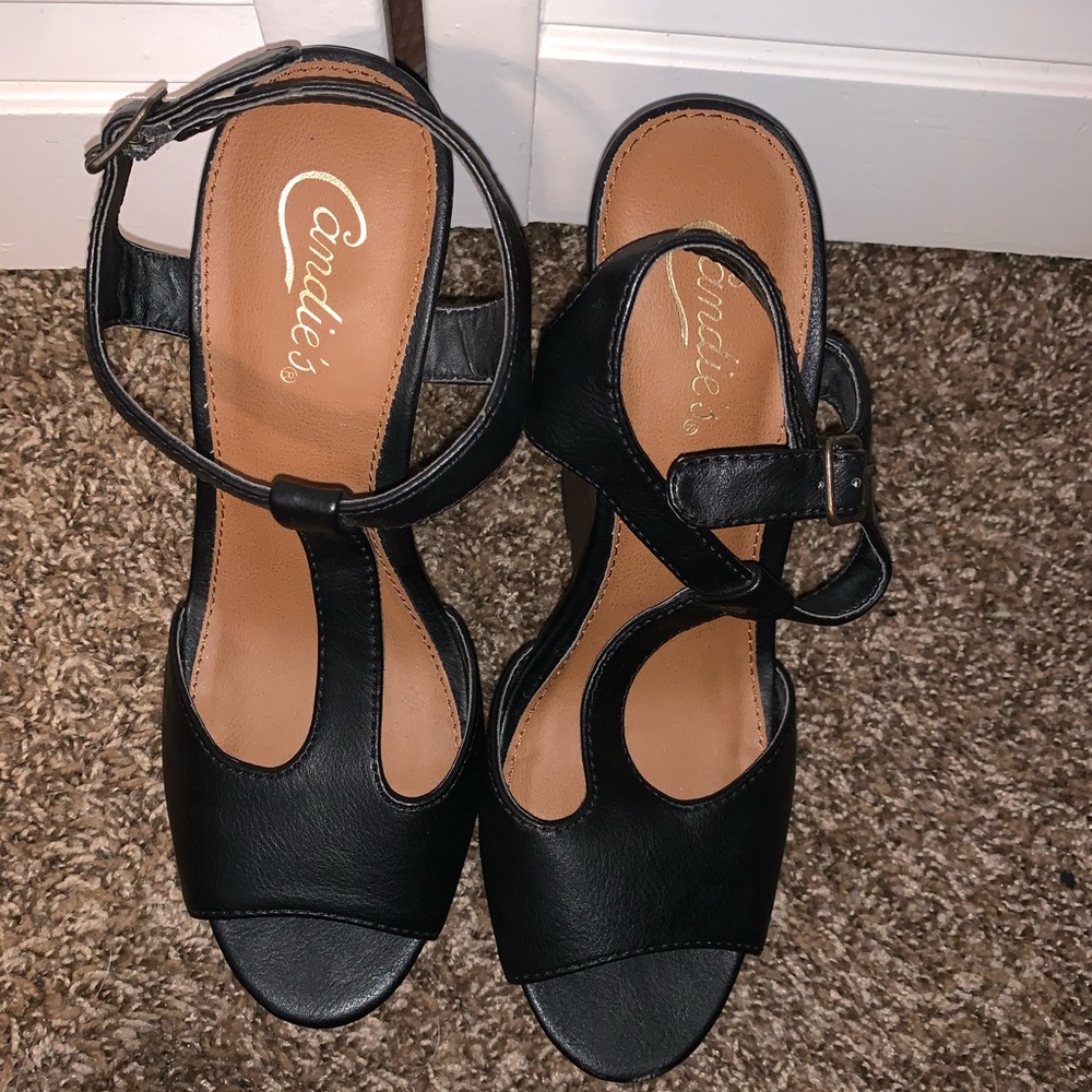 Size 8 EUC Candies Black Wedges